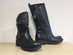 METISSE DEMI BOTTE ET  BOOTS CUIR NOIR 