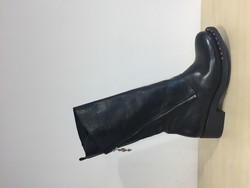 METISSE DEMI BOTTE ET  BOOTS CUIR NOIR 